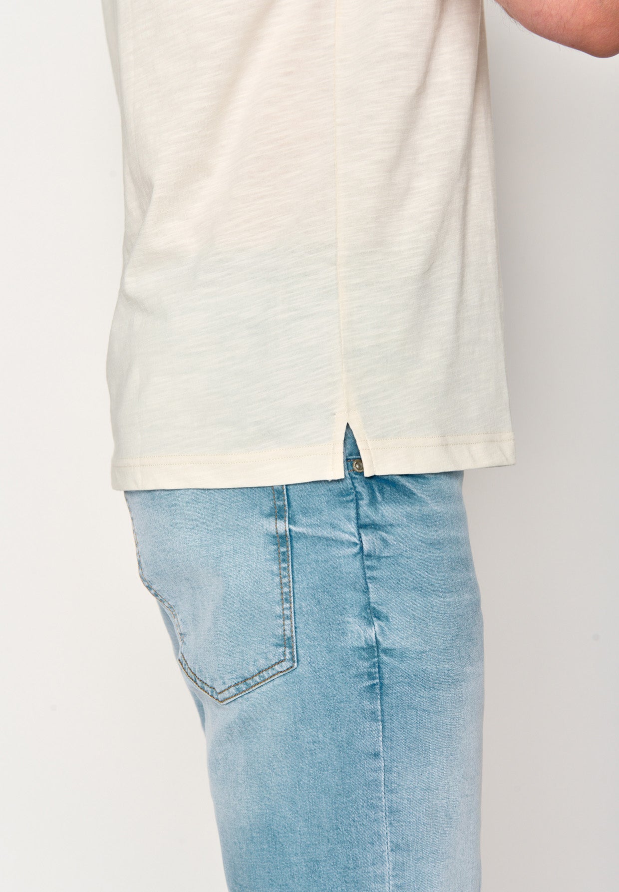 Creme White: Lässiges T-Shirt aus Bio-Baumwoll Mix für Herren [18097]