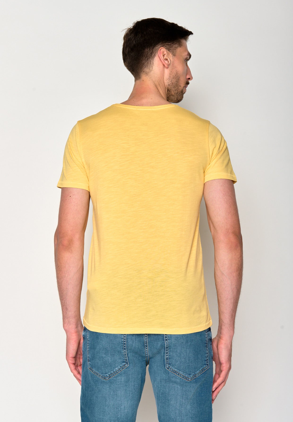 Pastel Yellow: Sportliches T-Shirt aus Bio-Baumwolle für Herren [18105]
