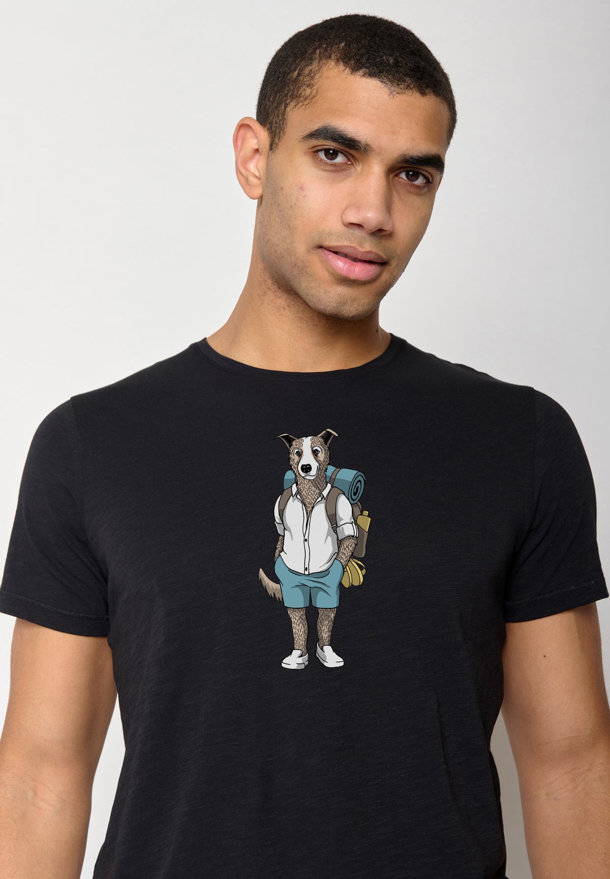 Black: Lässiges T-Shirt aus Bio-Baumwolle für Herren [18124]