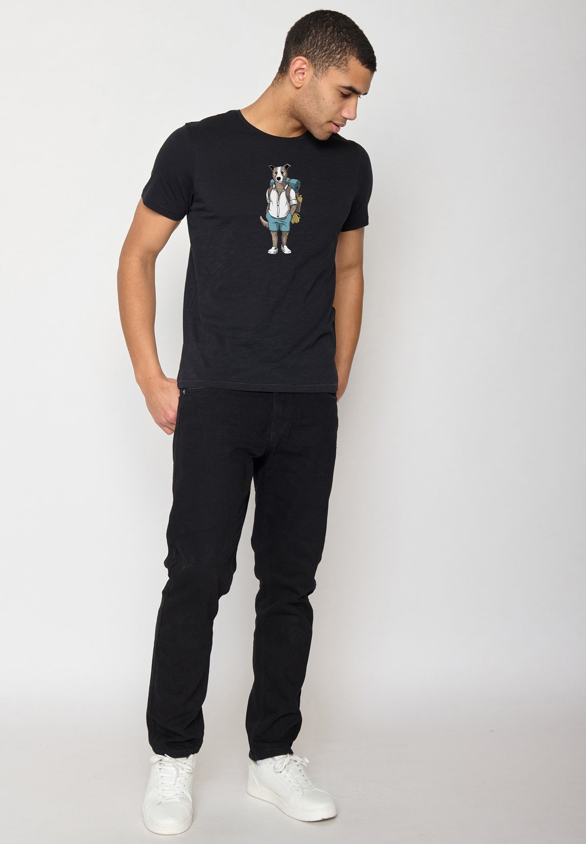 Black: Lässiges T-Shirt aus Bio-Baumwolle für Herren [18125]