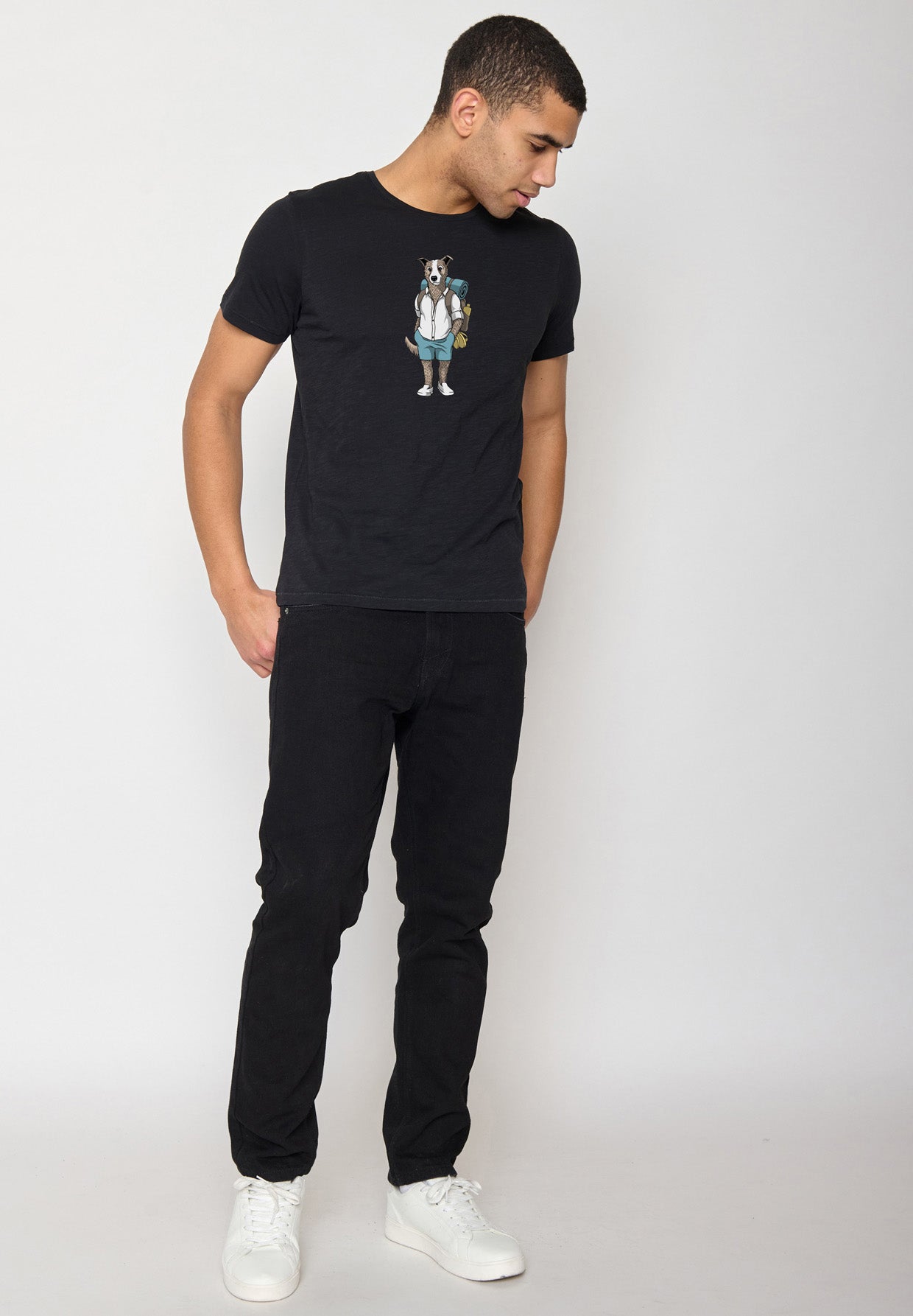 Black: Lässiges T-Shirt aus Bio-Baumwolle für Herren [18125]