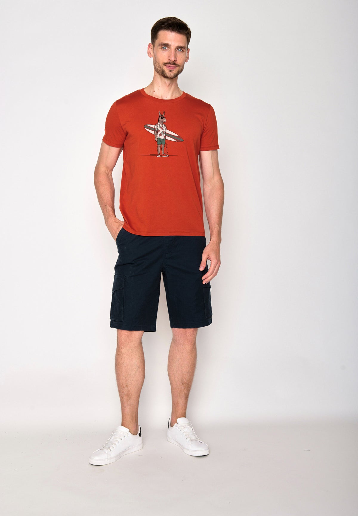 Clay Red: Sportliches T-Shirt aus Bio-Baumwolle für Herren [18130]