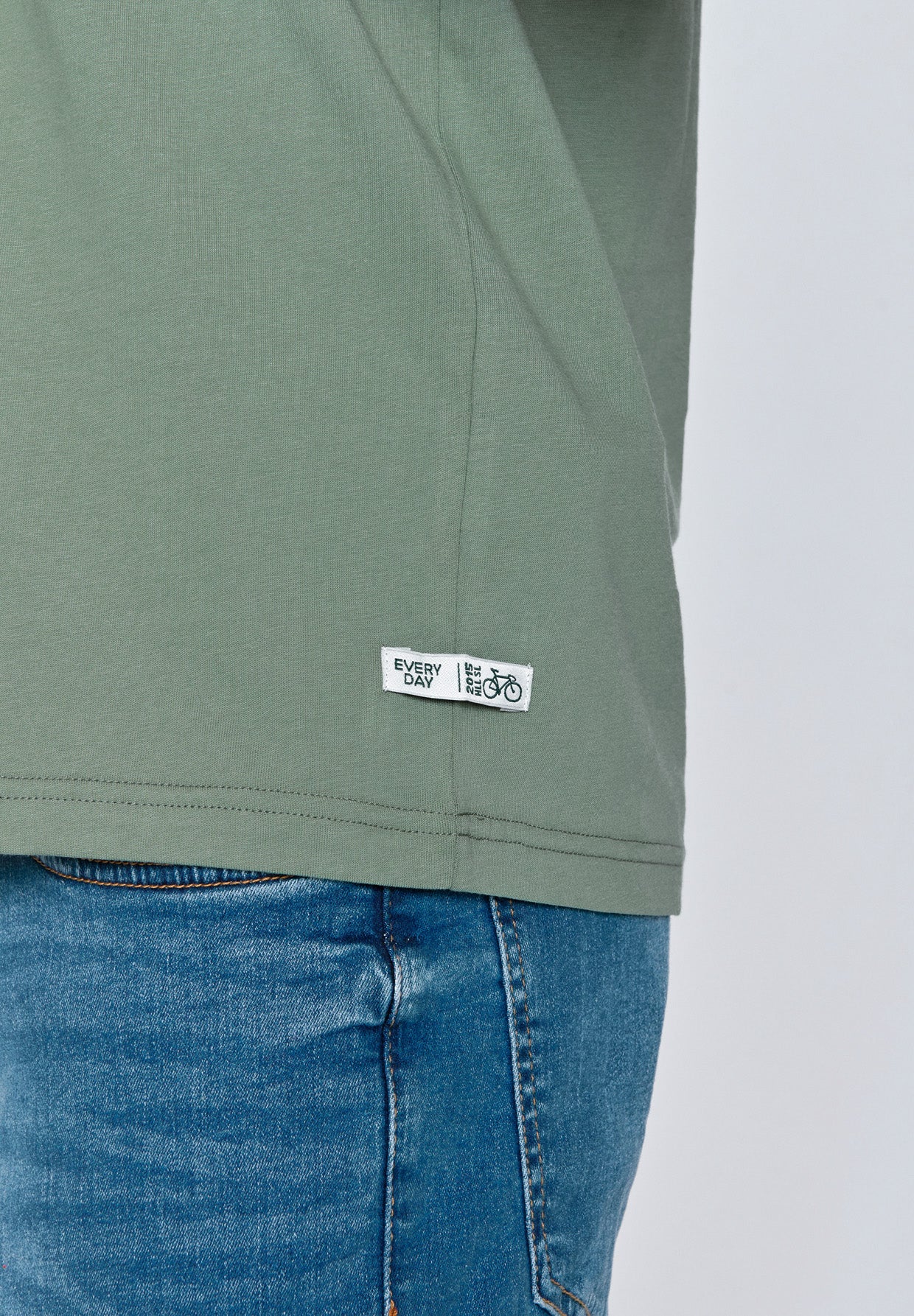 Pale Green: Lässiges T-Shirt aus Bio-Baumwolle für Herren [18163]