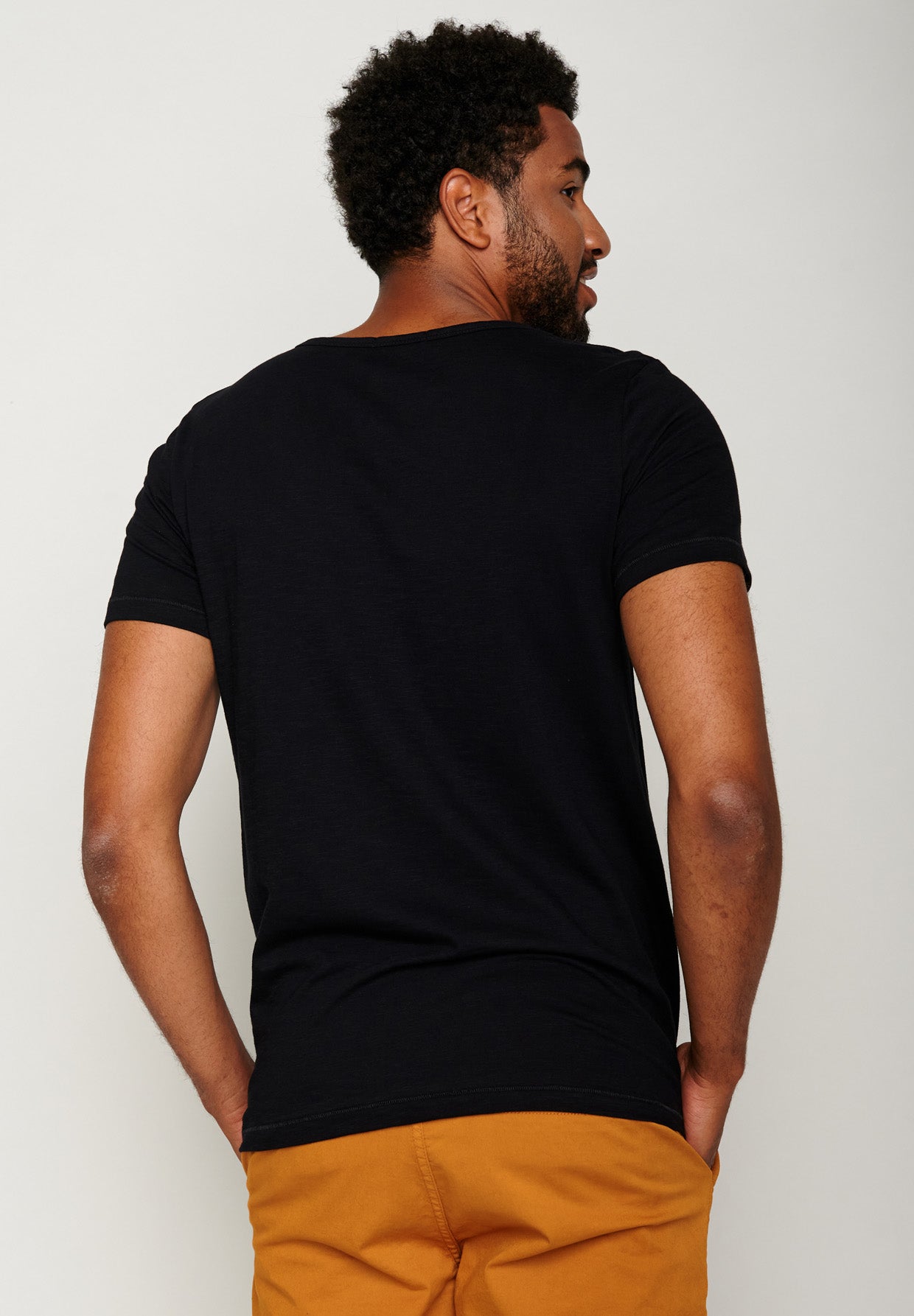 Schwarz:  Lässiges T-Shirt aus Bio-Baumwolle für Herren [18264]