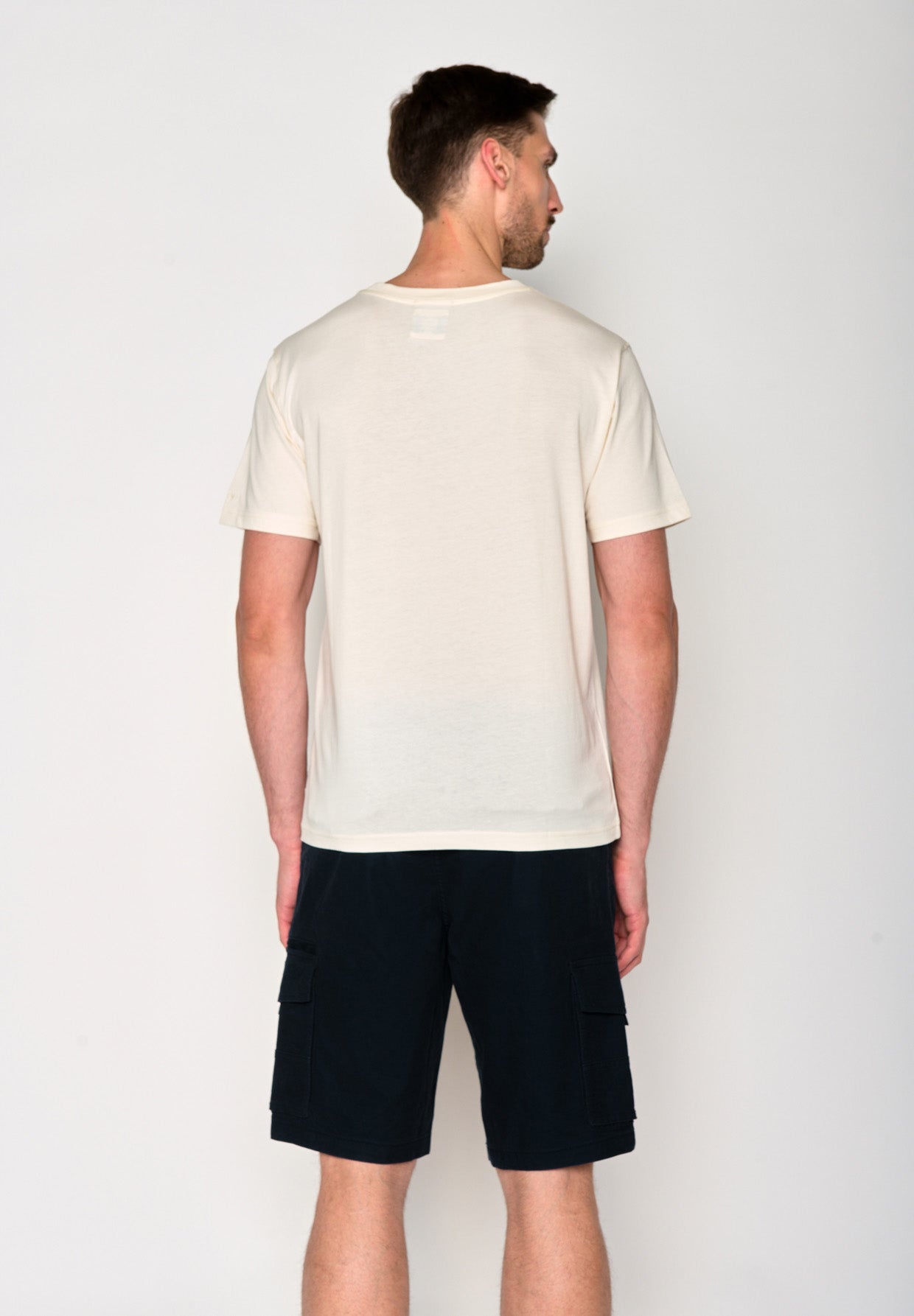 Creme White: Lässiges Oversize-T-Shirt aus Bio-Baumwolle für Herren [18281]