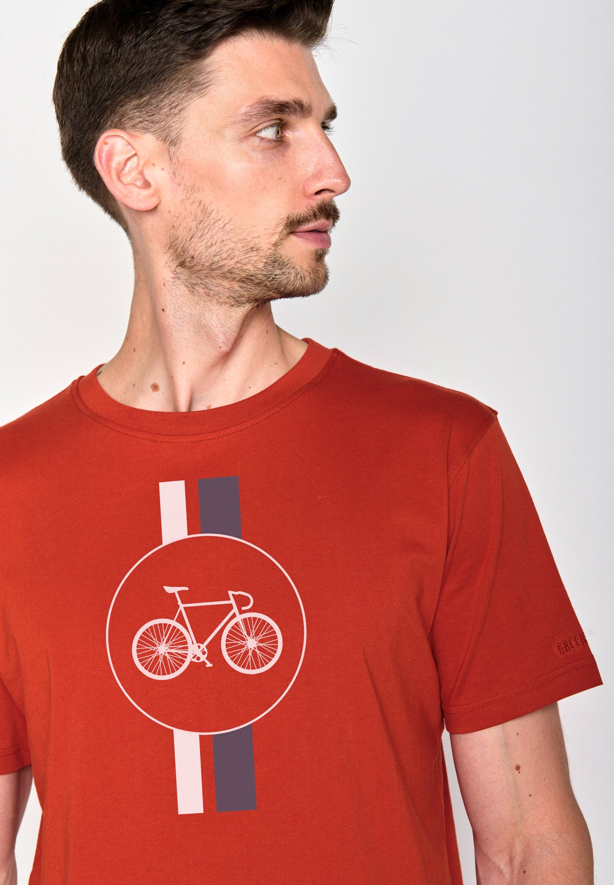 Clay Red: Lässiges Oversize-T-Shirt aus Bio-Baumwolle für Herren [18310]