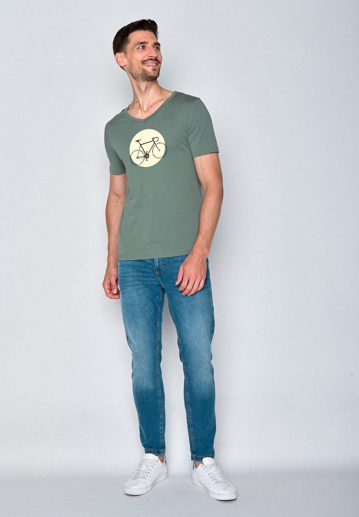Pale Green: Lässiges T-Shirt aus Bio-Baumwolle für Herren [18372]