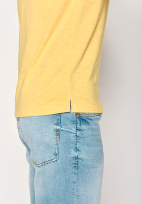Pastel Yellow: Lässiges T-Shirt aus Bio-Baumwoll Mix für Herren [18382]