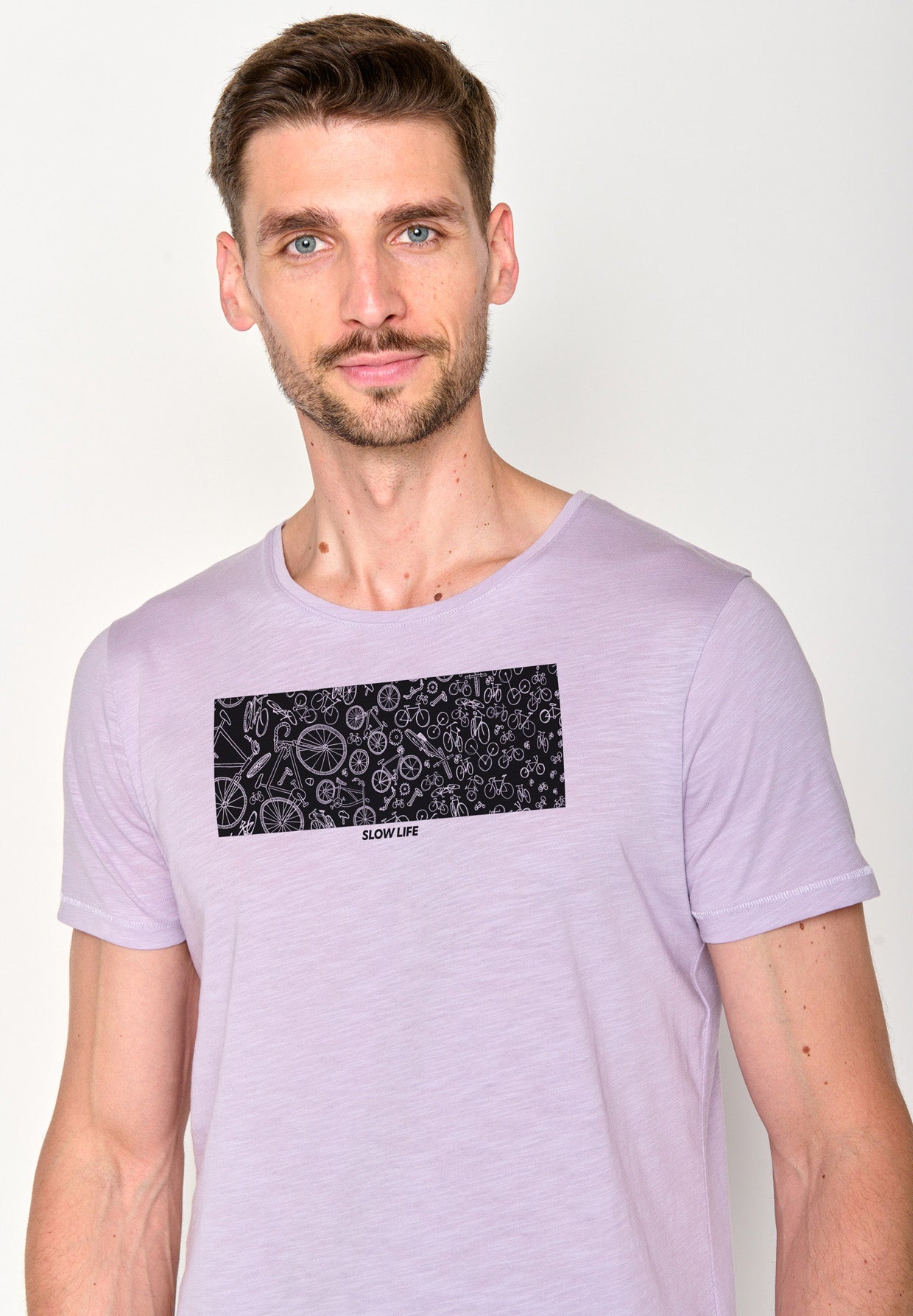 Lila:  Lässiges T-Shirt aus Bio-Baumwolle für Herren [18417]