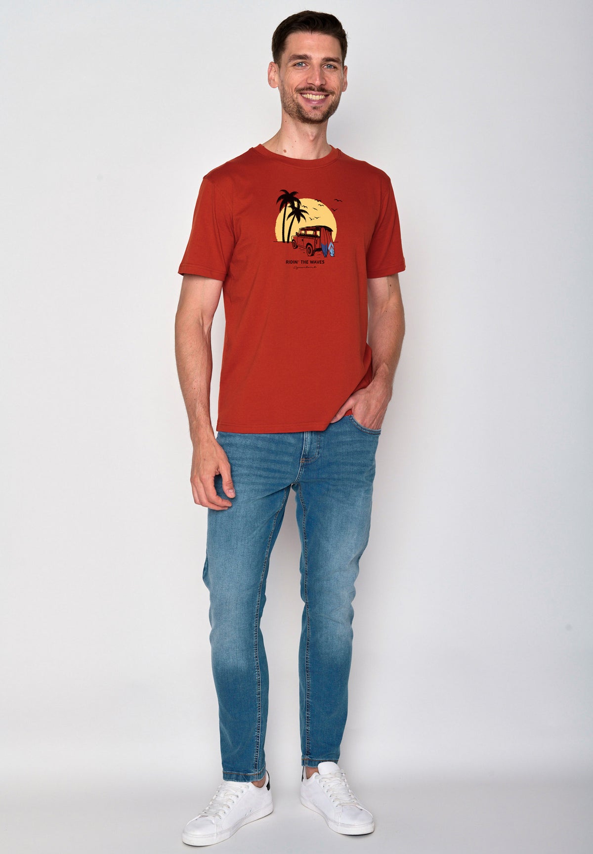 Clay Red: Lässiges Oversize-T-Shirt aus Bio-Baumwolle für Herren [18484]