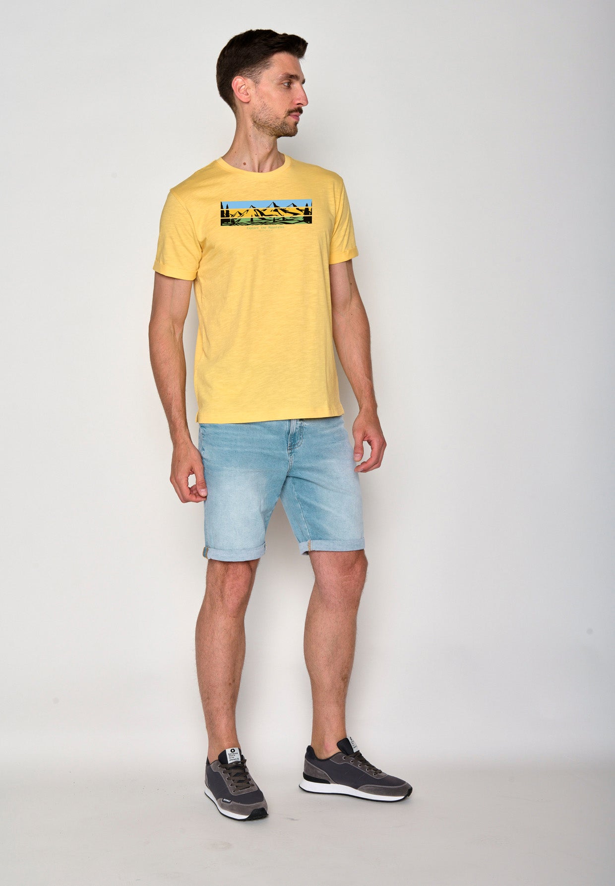 Pastel Yellow: Lässiges T-Shirt aus Bio-Baumwoll Mix für Herren [18558]