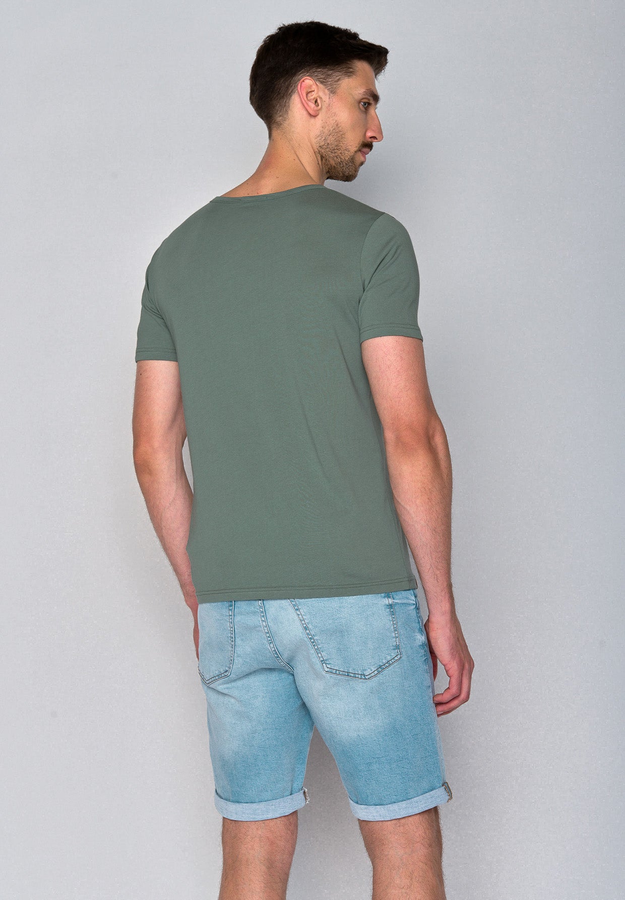 Pale Green: Lässiges T-Shirt aus Bio-Baumwolle für Herren [18644]