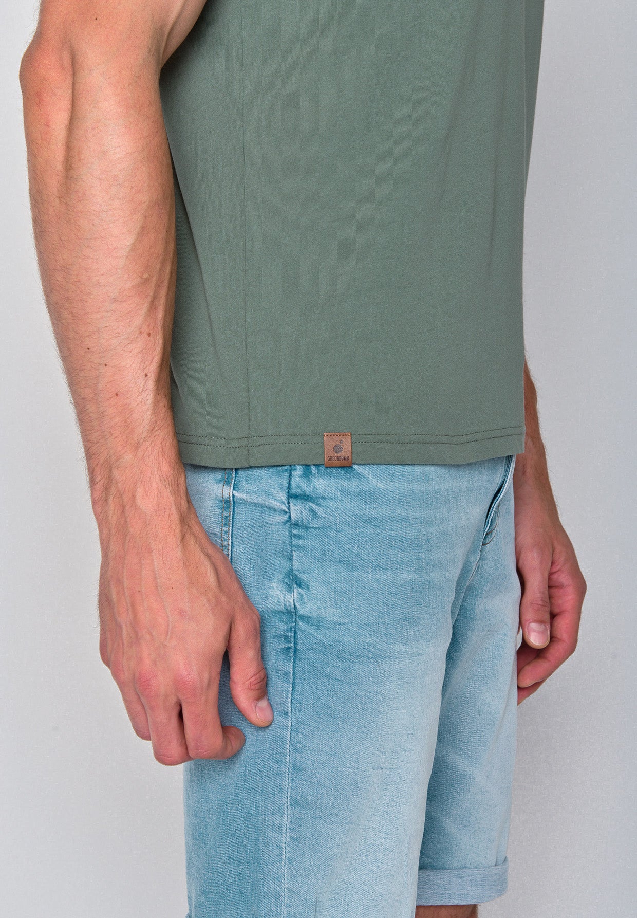 Pale Green: Lässiges T-Shirt aus Bio-Baumwolle für Herren [18645]