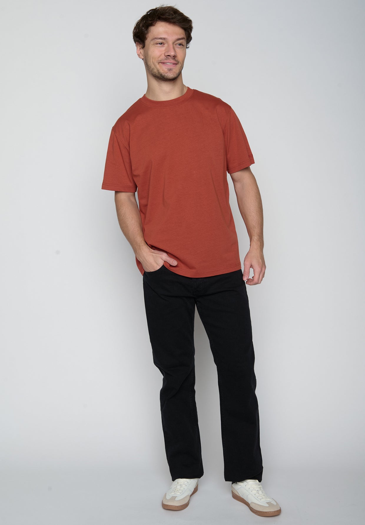 Dark Clay: Lässiges Oversize-T-Shirt aus Bio-Baumwolle für Herren [19093]