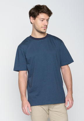 Deep Blue Stripes: Lässiges Oversize-T-Shirt aus Bio-Baumwolle für Herren [19104]