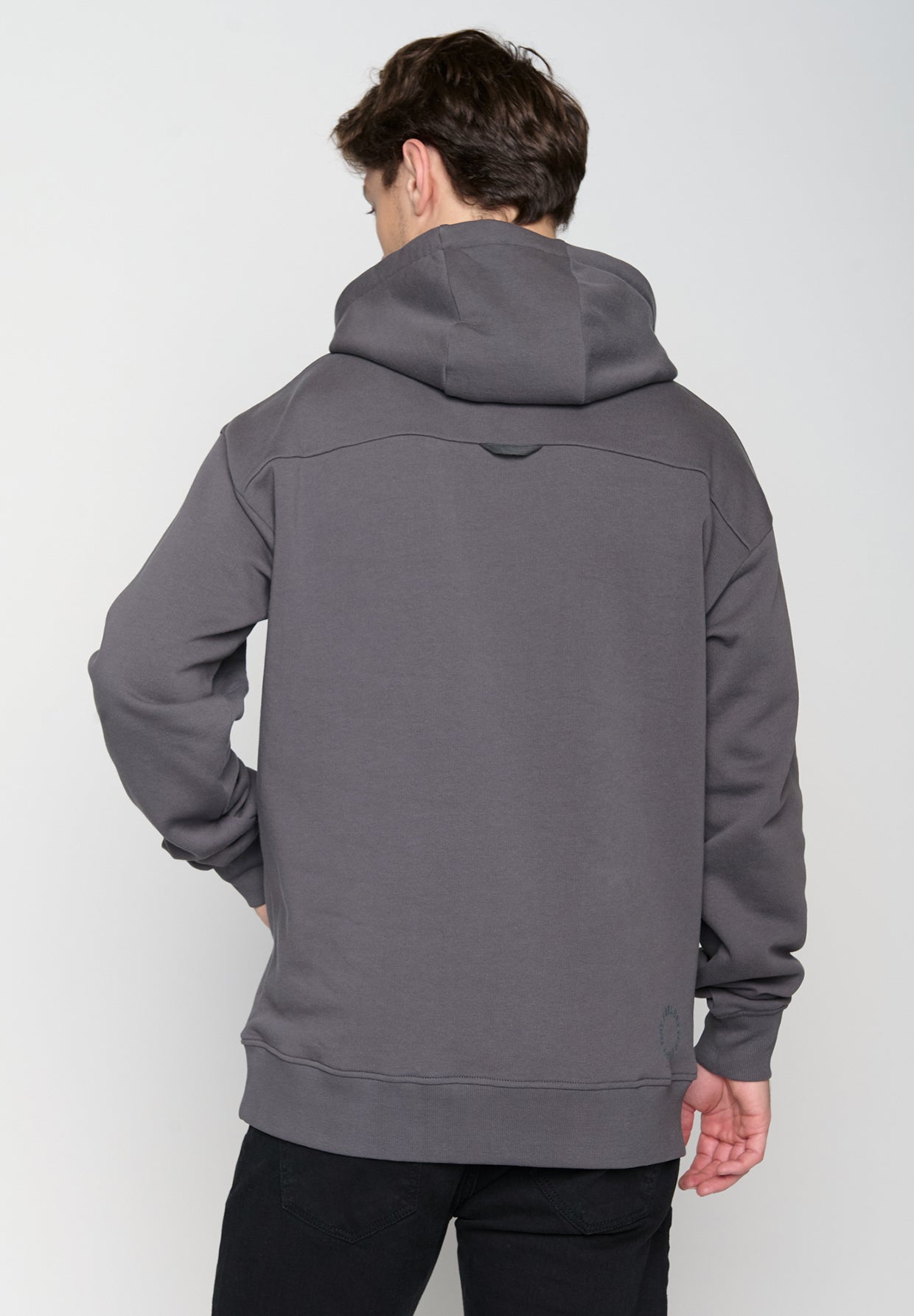 Anthracite: Gemütlicher Hoodie aus Bio-Baumwolle für Herren [19132]