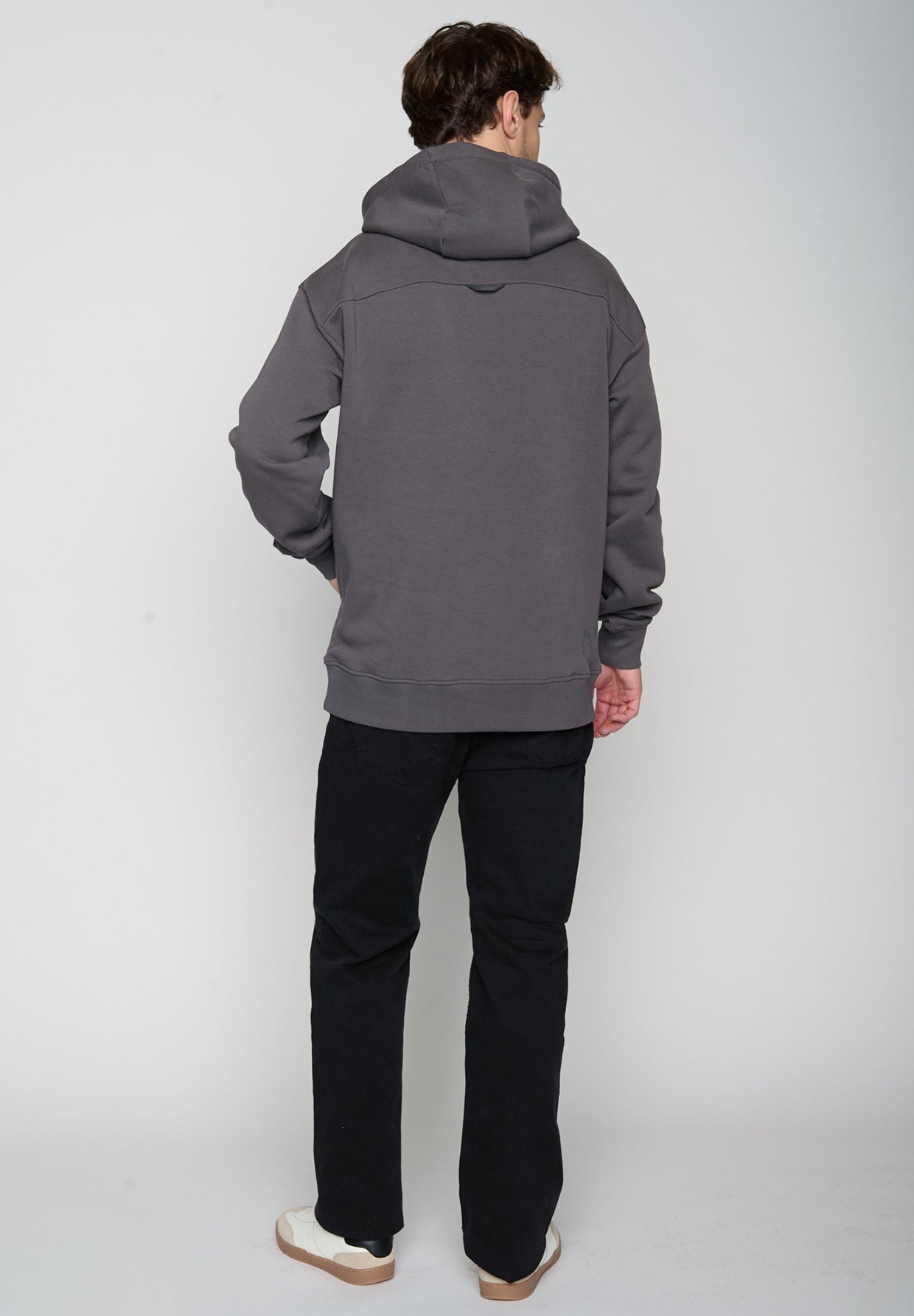 Anthracite: Gemütlicher Hoodie aus Bio-Baumwolle für Herren [19133]