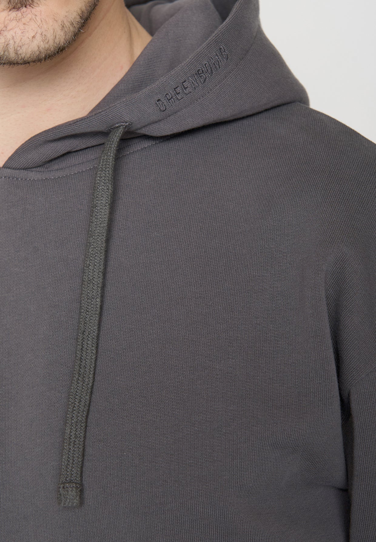 Anthracite: Gemütlicher Hoodie aus Bio-Baumwolle für Herren [19134]