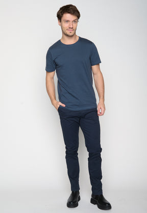 Deep Blue Stripes: Sportliches T-Shirt aus Bio-Baumwolle für Herren [19226]