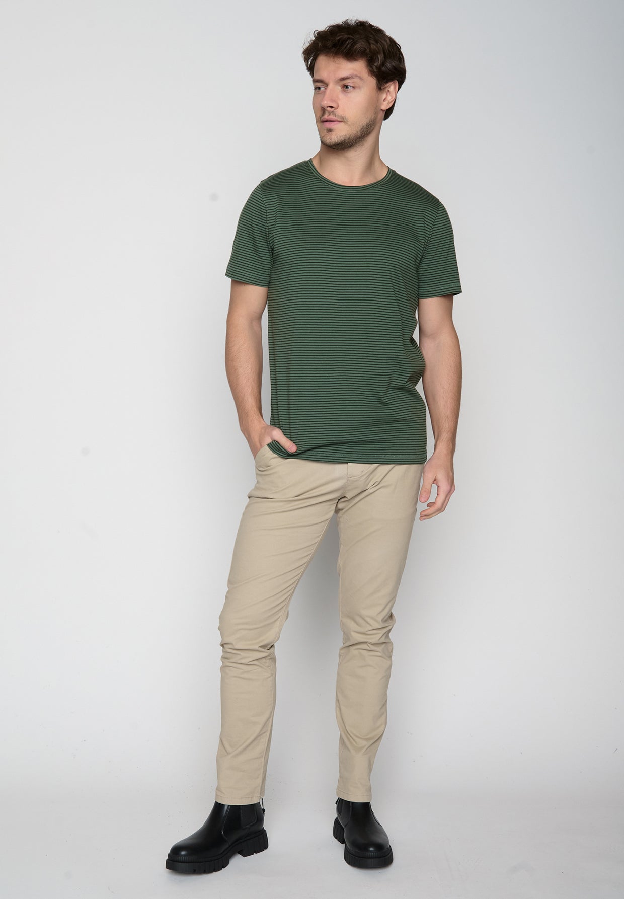 Forest Stripes: Sportliches T-Shirt aus Bio-Baumwolle für Herren [19232]