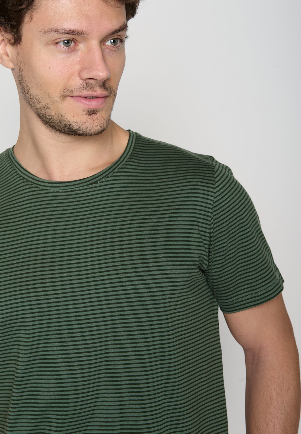 Grün:  Lässiges T-Shirt aus Bio-Baumwolle für Herren [19235]
