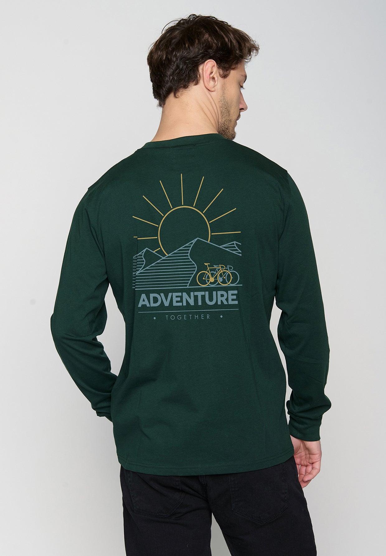 Dark Forest: Elegantes Longsleeve für Herren [19304]