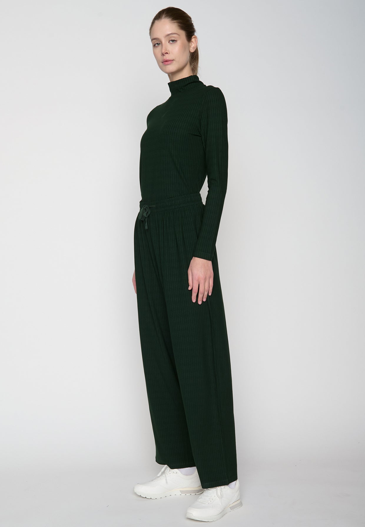 Dark Forest: Lässige Hose aus LENZING™ ECOVERO™ für Damen [19397]