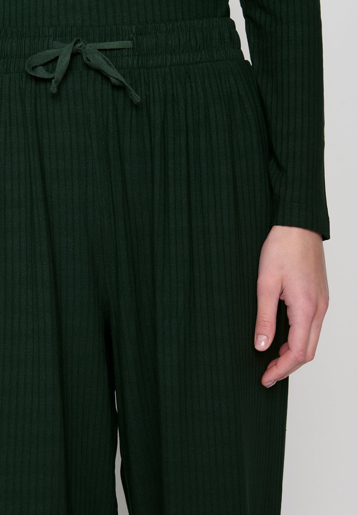 Dark Forest: Lässige Hose aus LENZING™ ECOVERO™ für Damen [19401]