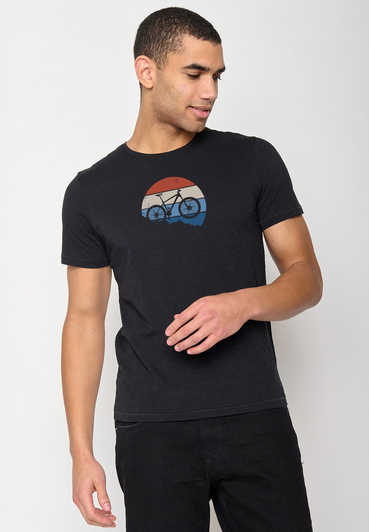 Schwarz:  Lässiges T-Shirt aus Bio-Baumwolle für Herren [19714]