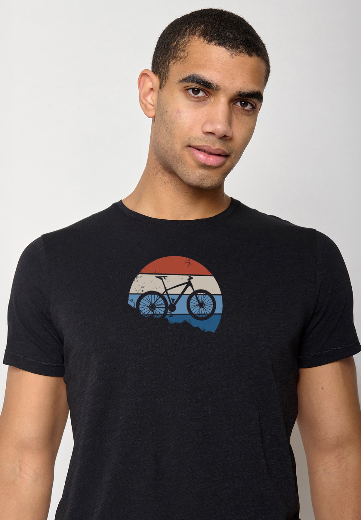 Schwarz:  Lässiges T-Shirt aus Bio-Baumwolle für Herren [19715]