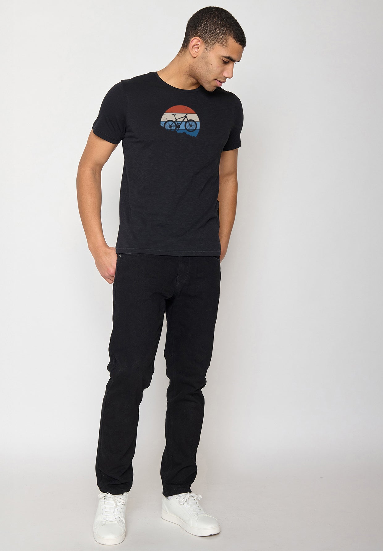 Black: Sportliches T-Shirt aus Bio-Baumwolle für Herren [19717]