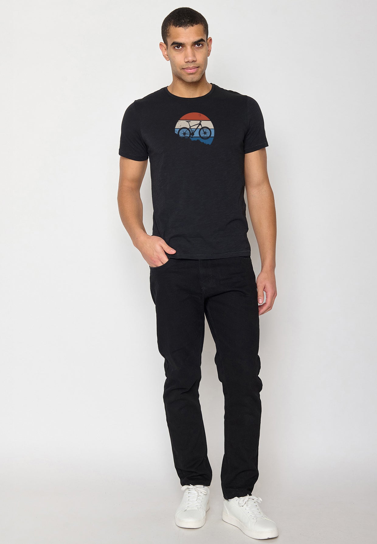 Black: Sportliches T-Shirt aus Bio-Baumwolle für Herren [19718]