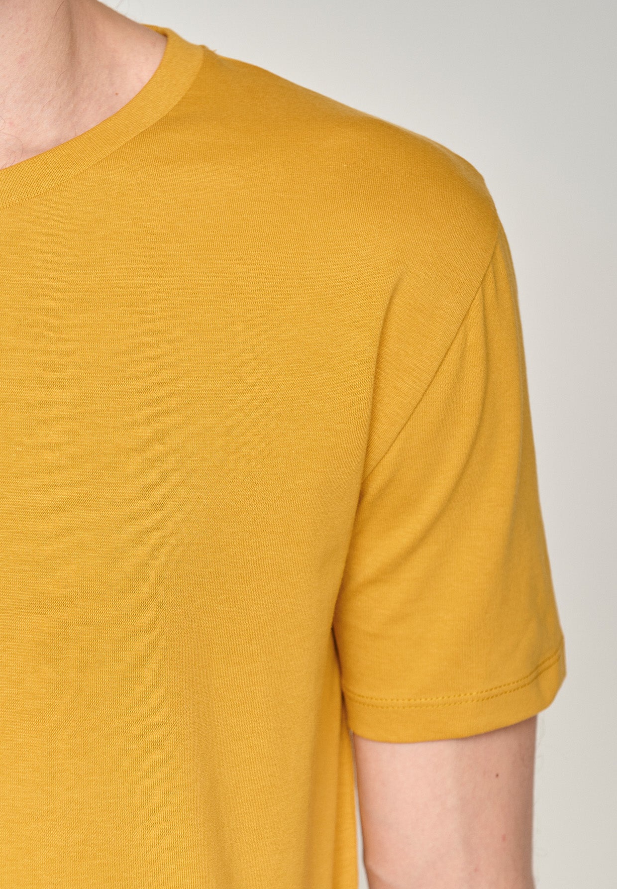Ochre: Sportliches T-Shirt aus Bio-Baumwolle für Herren [1978]