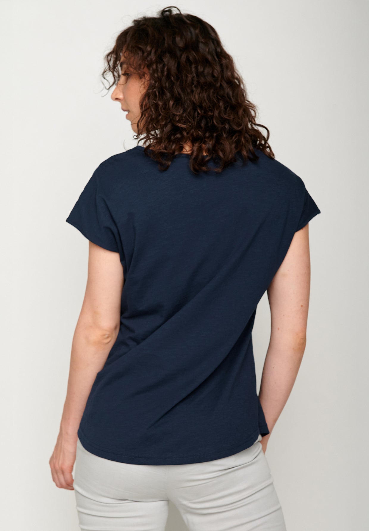 Navy: Lässiges T-Shirt aus Bio-Baumwolle für Damen [20002]