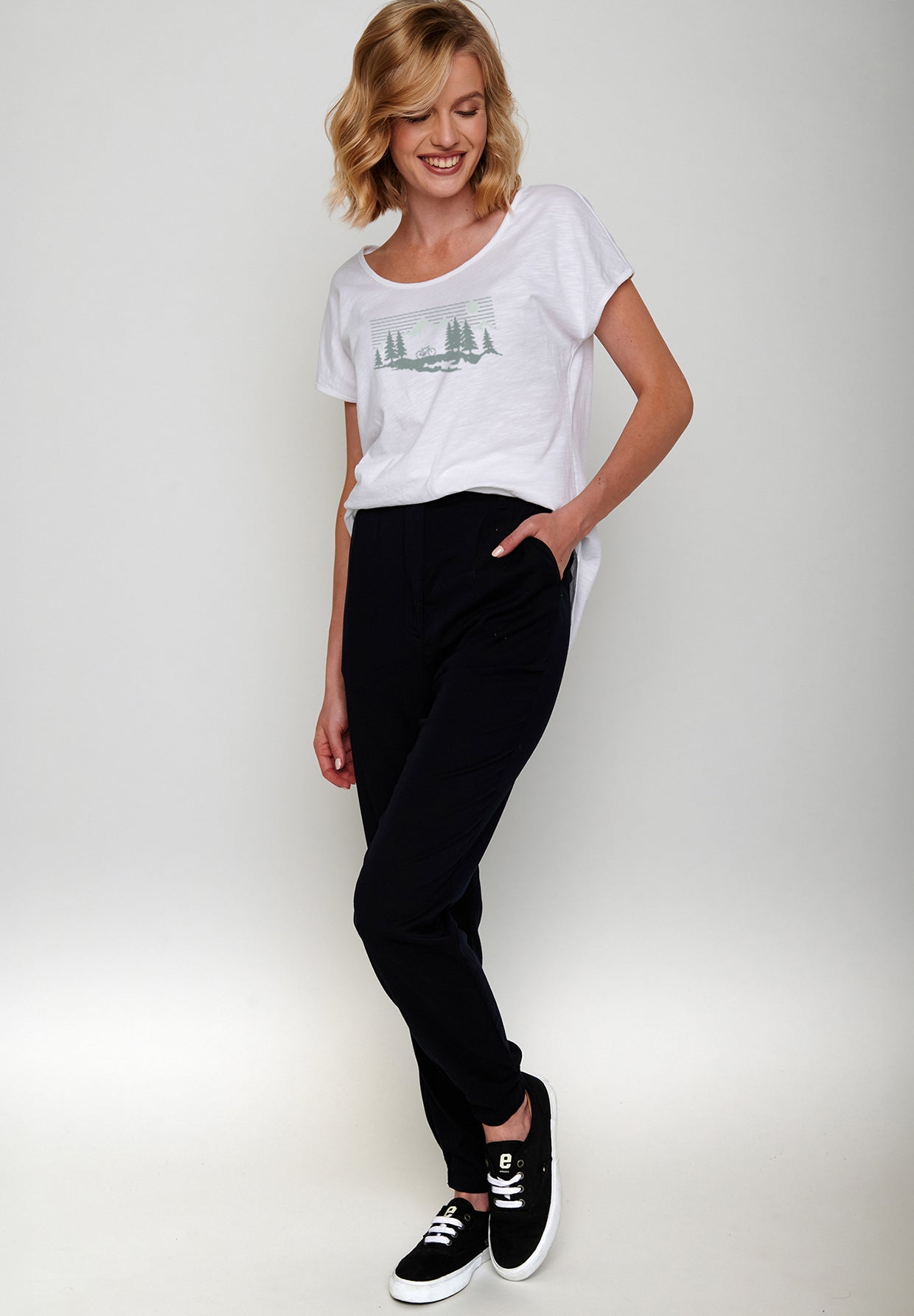 White: Lässiges T-Shirt aus Bio-Baumwolle für Damen [20028]