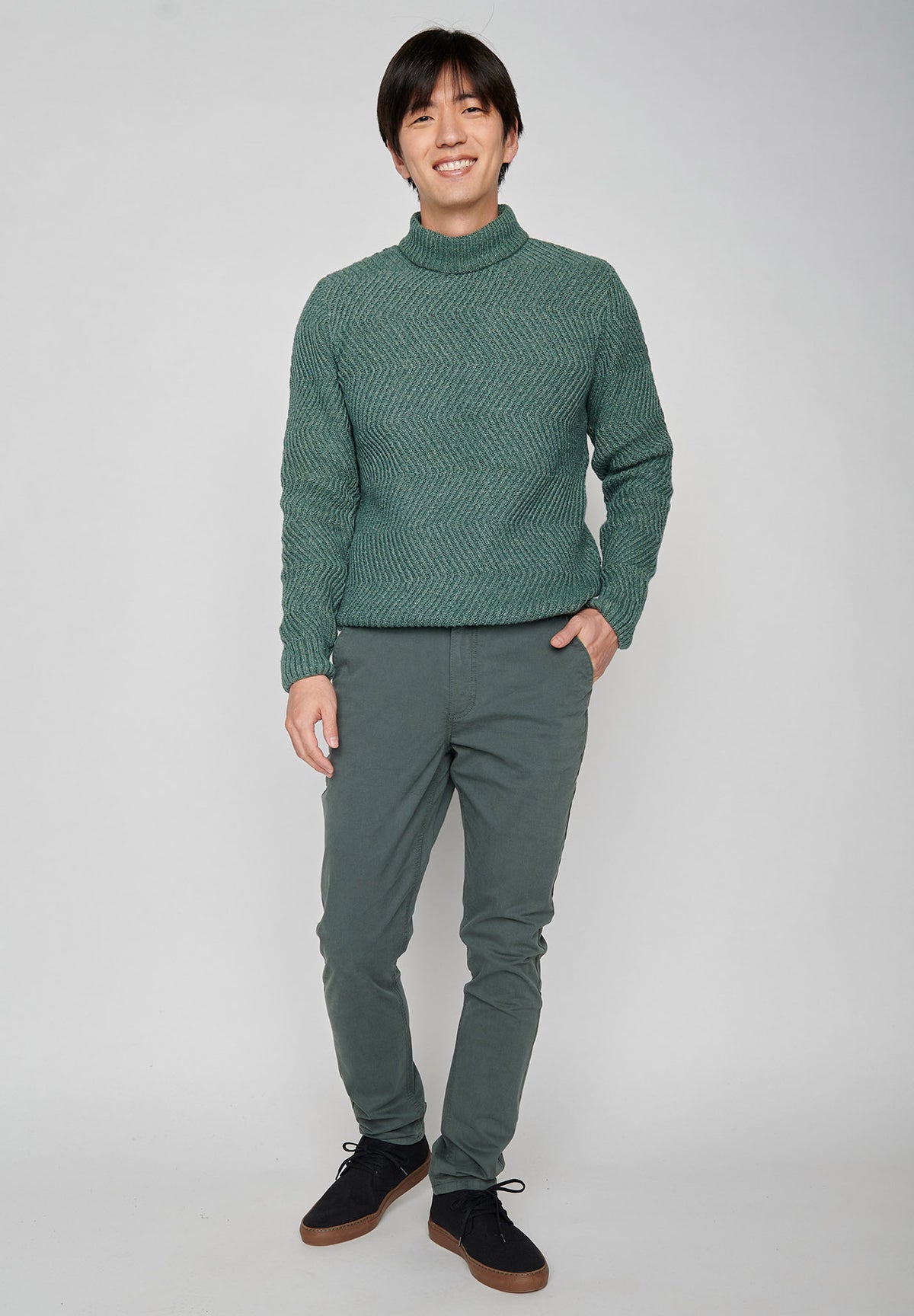 Night Olive: Gemütliche Chino aus Bio-Baumwoll Mix für Herren [200]