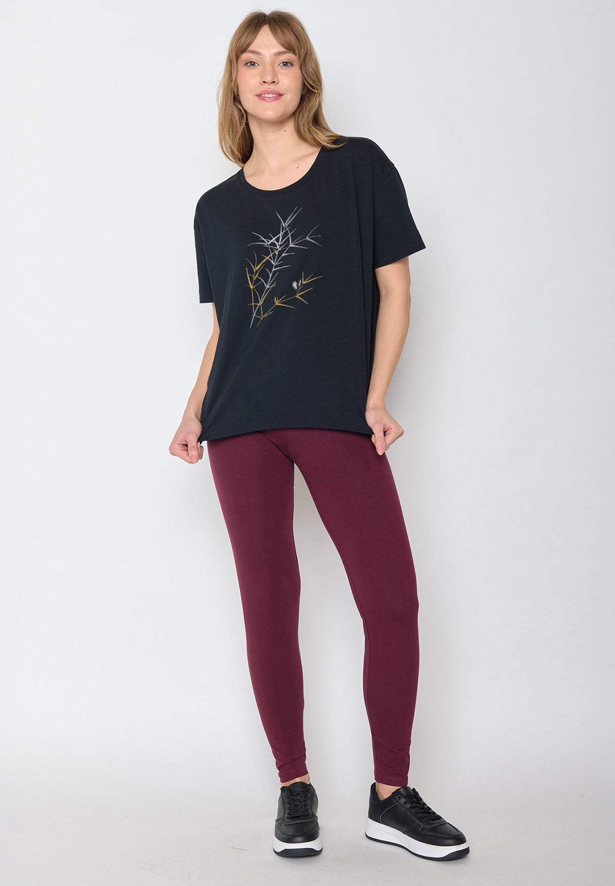 Black: Lässiges T-Shirt aus Bio-Baumwoll-Mix für Damen [20135]