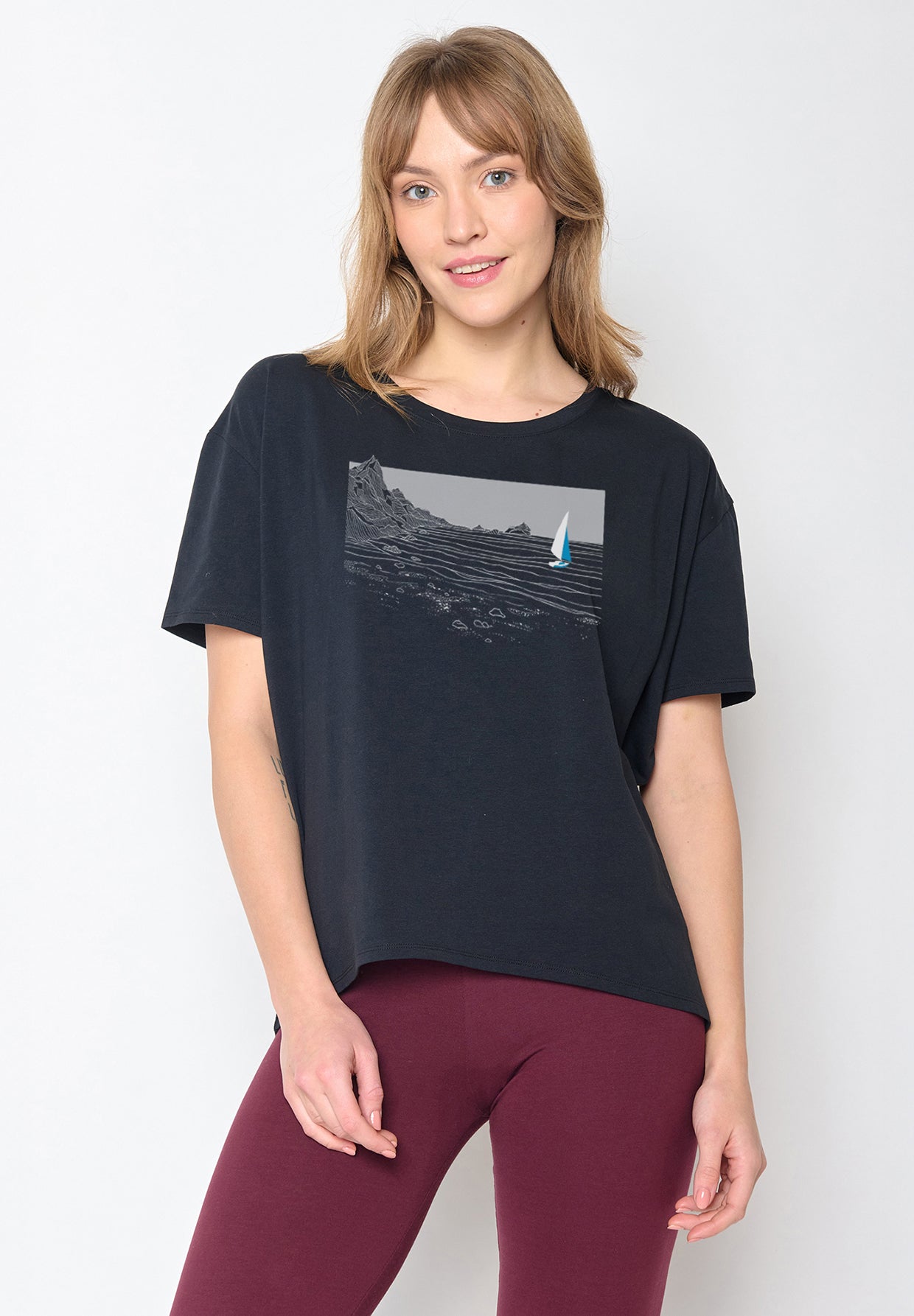 Black: Lässiges T-Shirt aus Bio-Baumwoll Mix für Damen [20249]