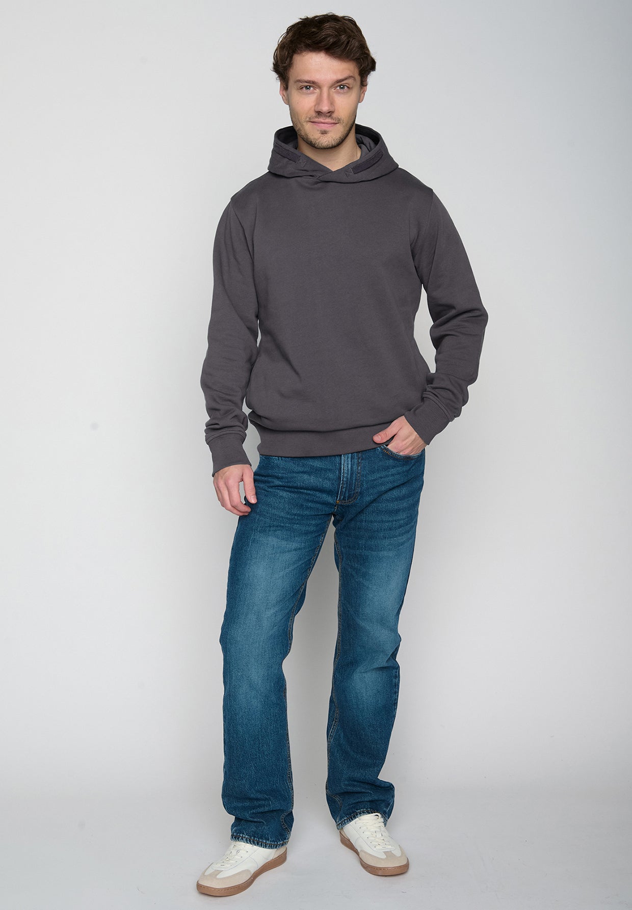 Anthracite: Kuschliger Hoodie aus Bio-Baumwolle für Herren [20329]