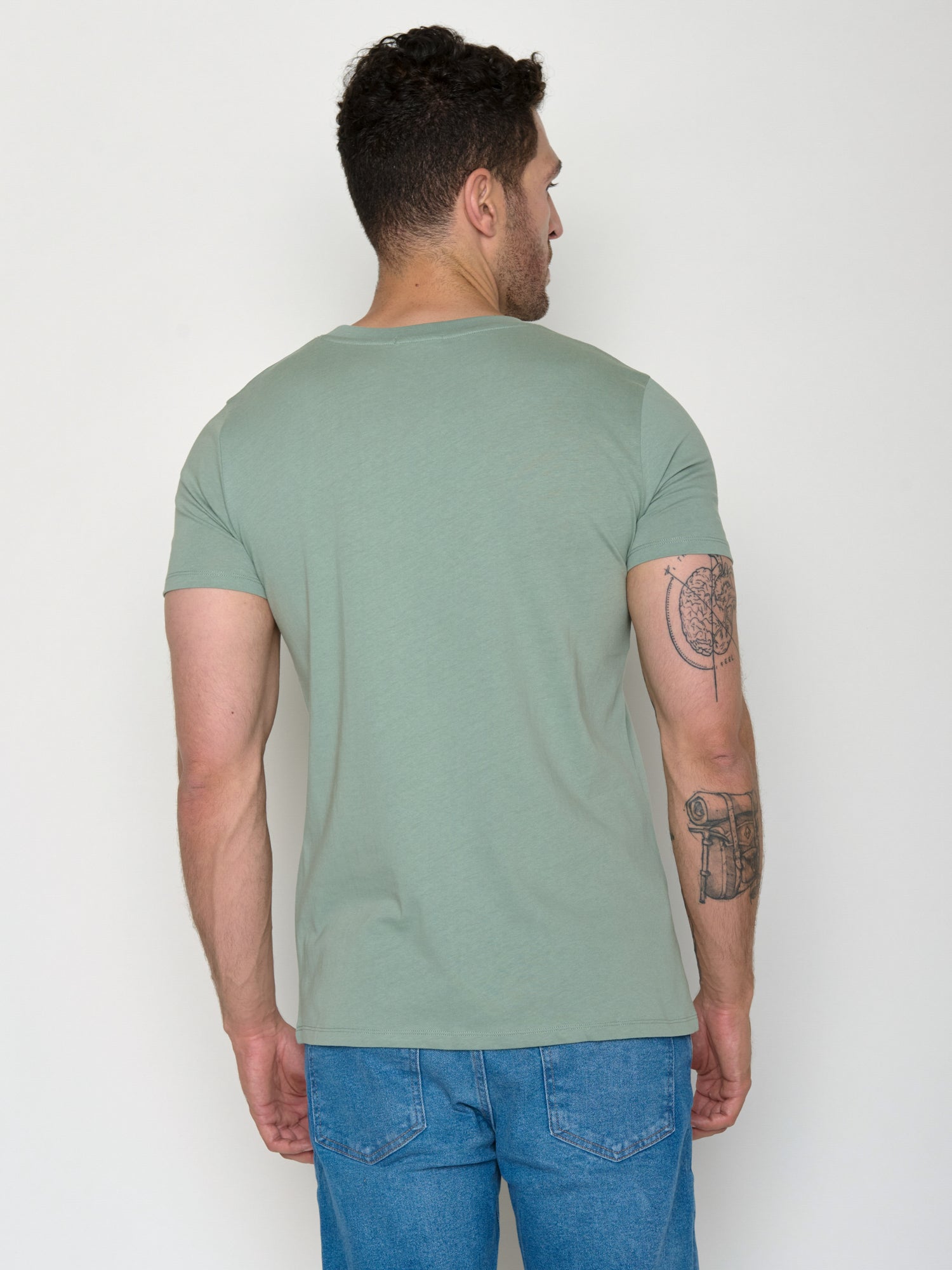 Soft Sage: Sportliches T-Shirt aus Bio-Baumwolle für Herren [20473]