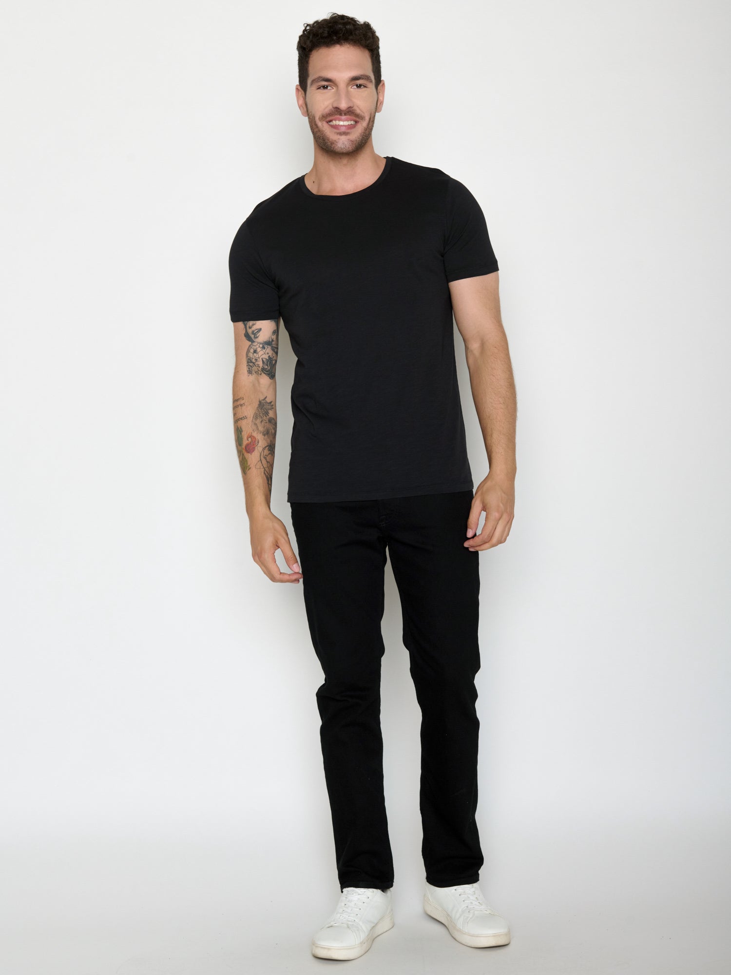 Black: Lässiges T-Shirt aus Bio-Baumwolle für Herren [20521]