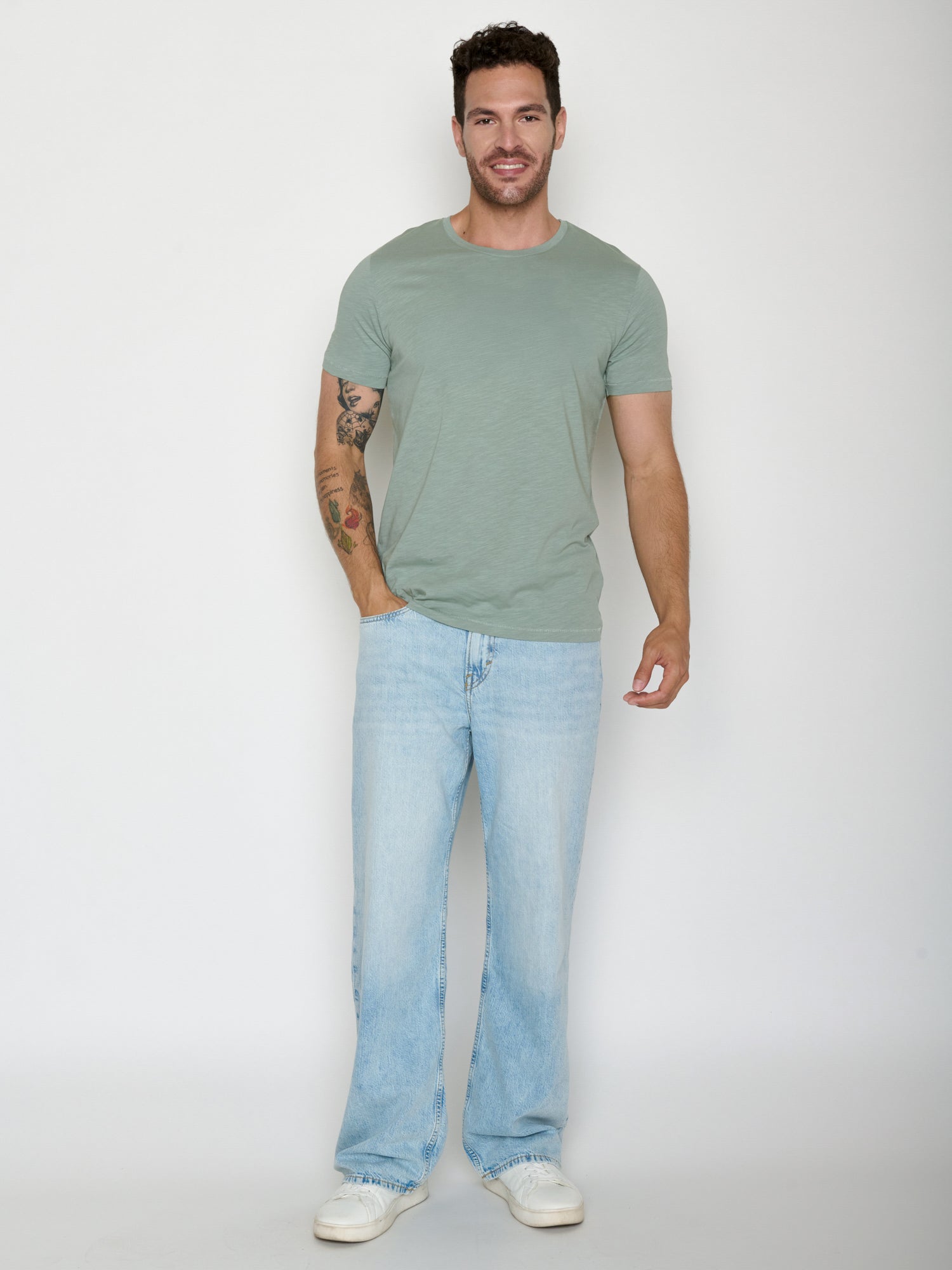 Soft Sage: Sportliches T-Shirt aus Bio-Baumwolle für Herren [20536]