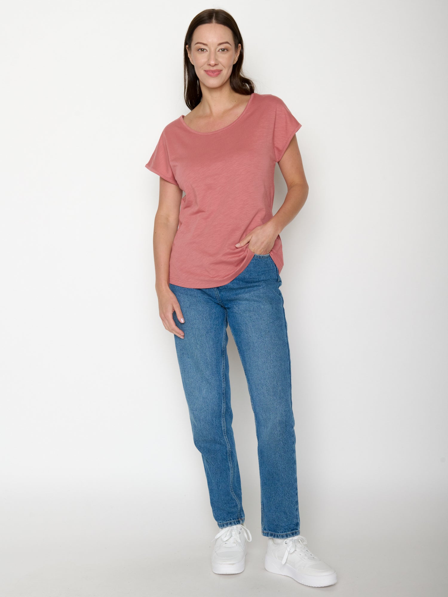 Dark Rose: Lässiges T-Shirt aus Bio-Baumwolle für Damen [20671]