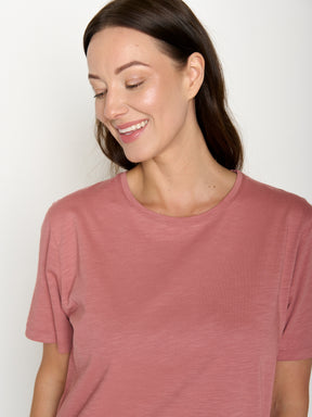 Dark Rose: Kastiges T-Shirt aus Bio-Baumwolle für Damen [20817]