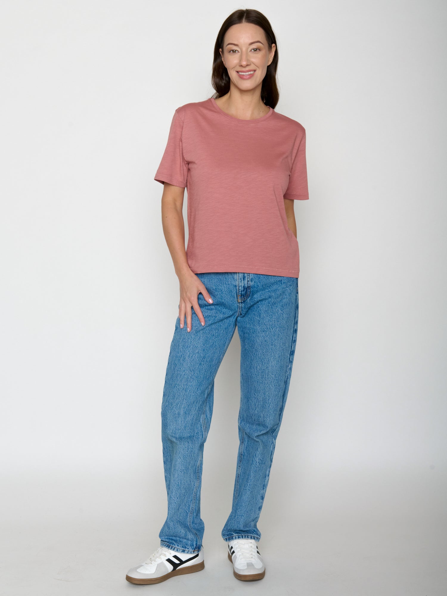 Dark Rose: Kastiges T-Shirt aus Bio-Baumwolle für Damen [20818]