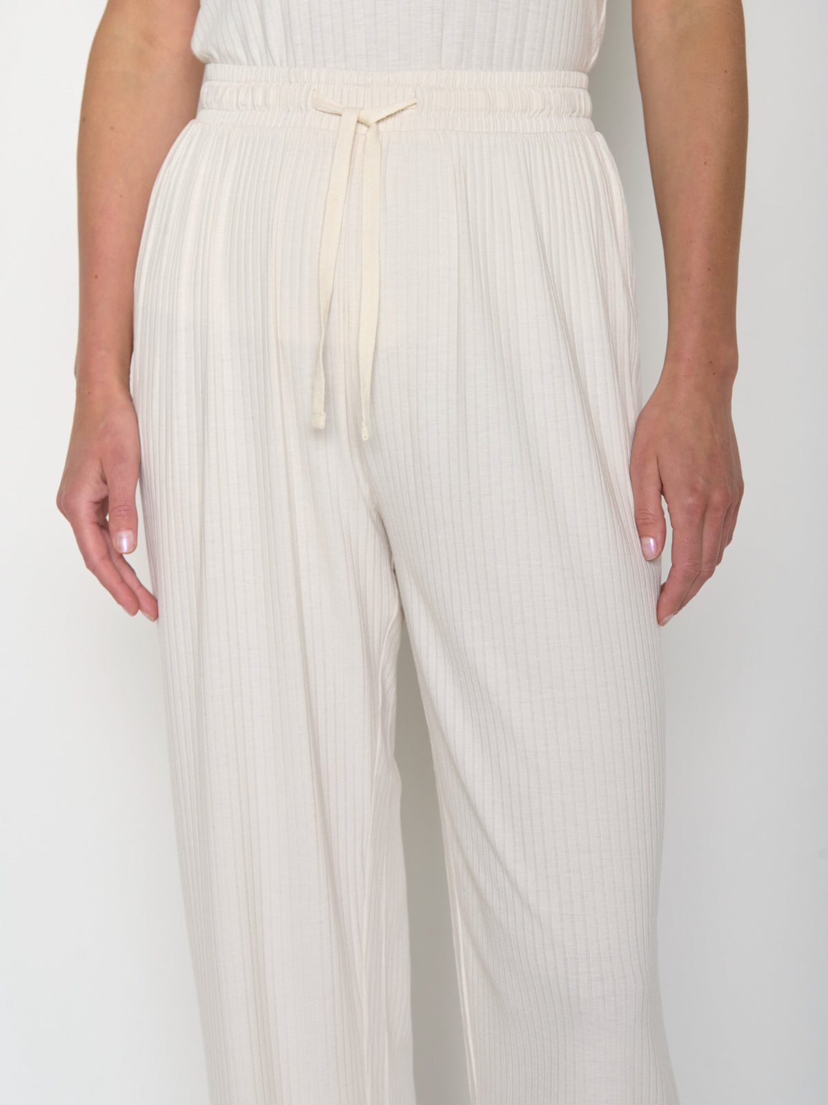 Off White: Lässige Hose aus LENZING™ ECOVERO™ für Damen [20937]