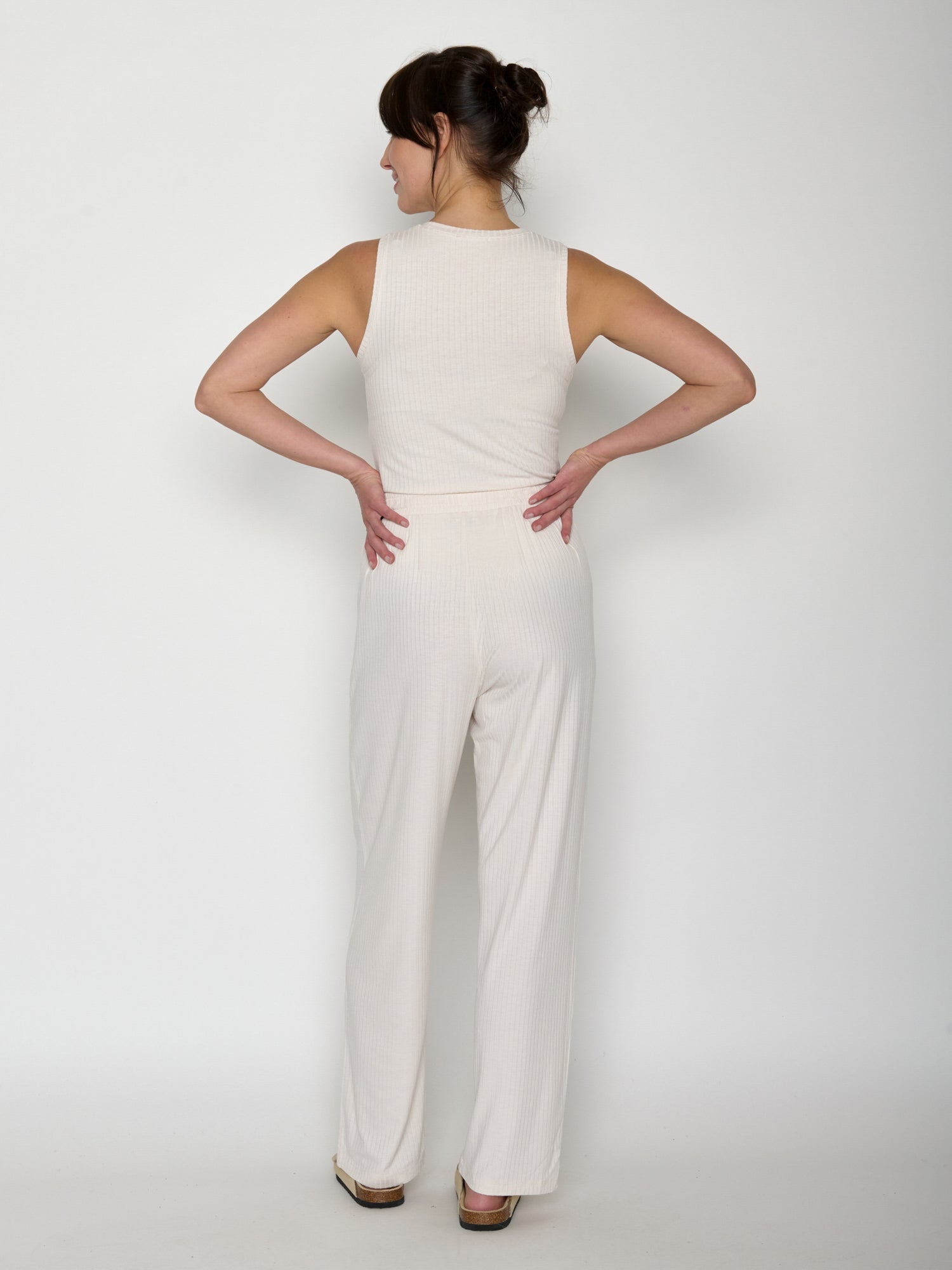 Off White: Lässige Hose aus LENZING™ ECOVERO™ für Damen [20939]