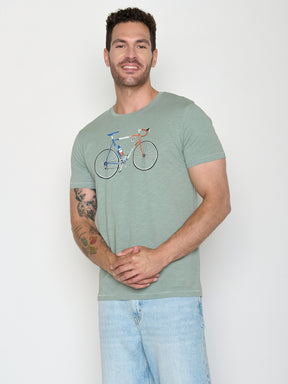 Soft Sage: Sportliches T-Shirt aus Bio-Baumwolle für Herren [21455]