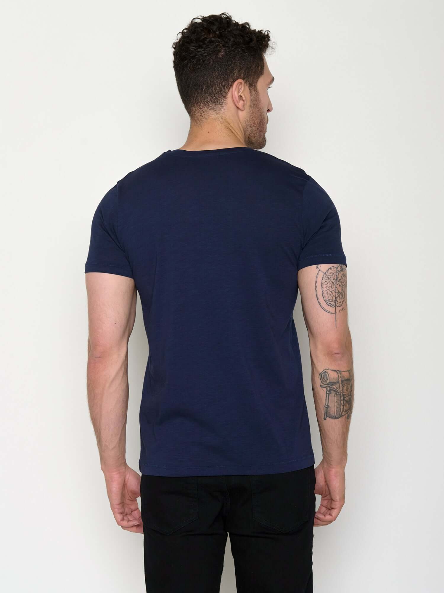 Soft Sage: Sportliches T-Shirt aus Bio-Baumwolle für Herren [21485]