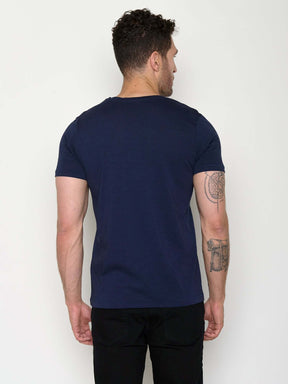 Soft Sage: Sportliches T-Shirt aus Bio-Baumwolle für Herren [21485]